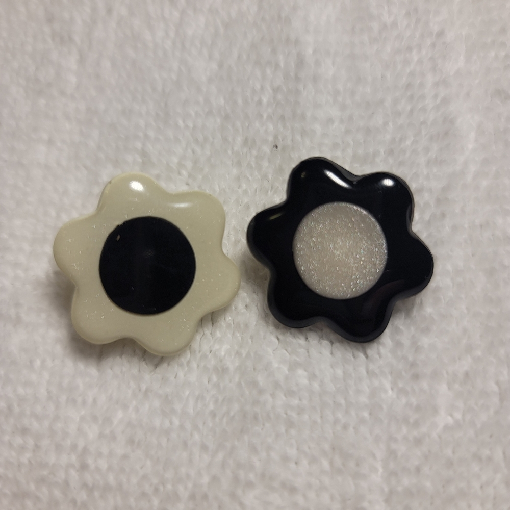 Blush Daisy - Daisy Earrings